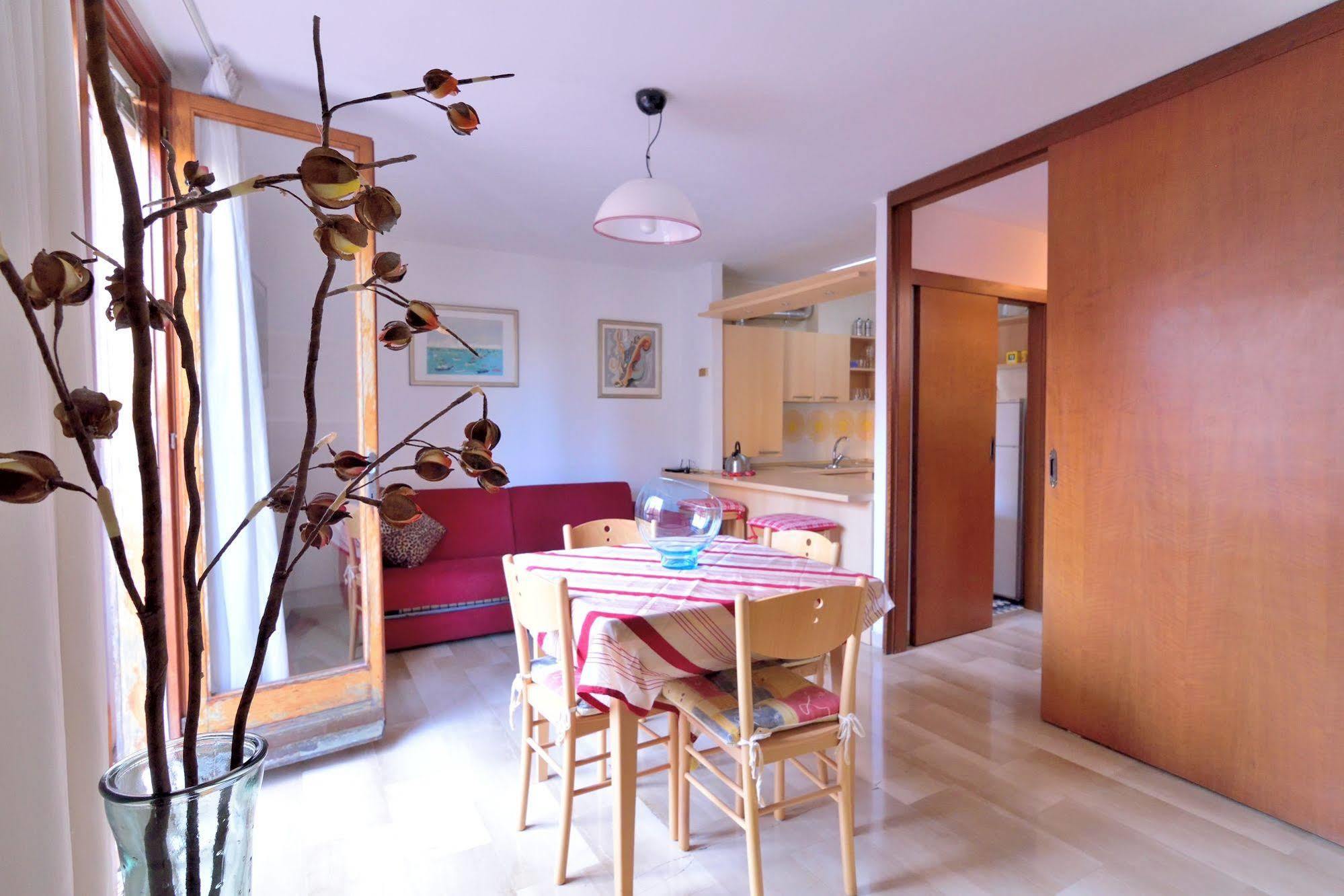 Specchieri Apartment *